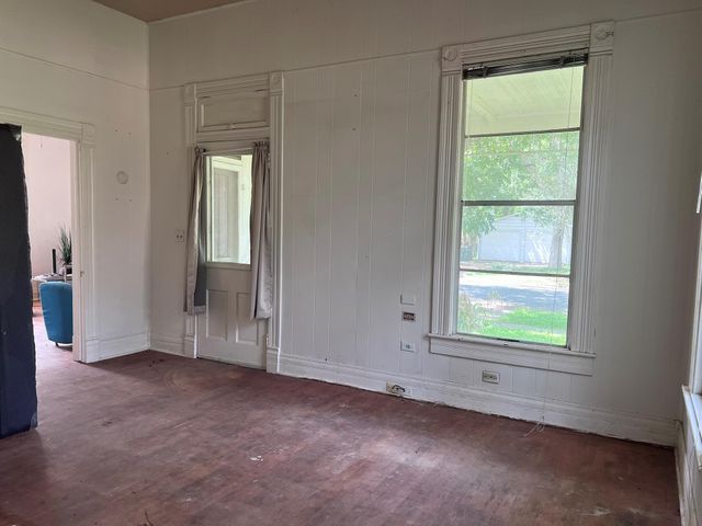 101 NE 6th ST, Smithville, TX 78957