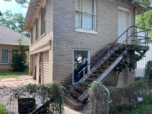 101 NE 6th ST, Smithville, TX 78957