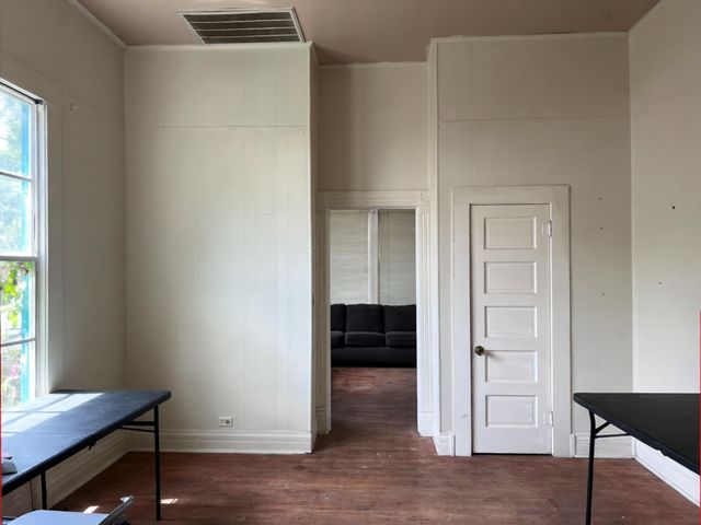101 NE 6th ST, Smithville, TX 78957