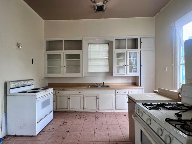 101 NE 6th ST, Smithville, TX 78957