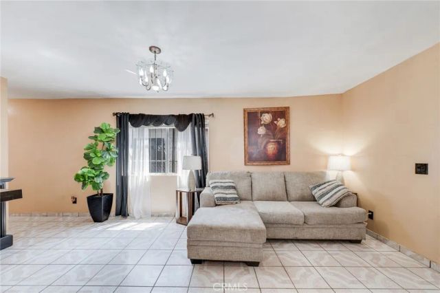 2019 E Shauer, Compton, CA 90222