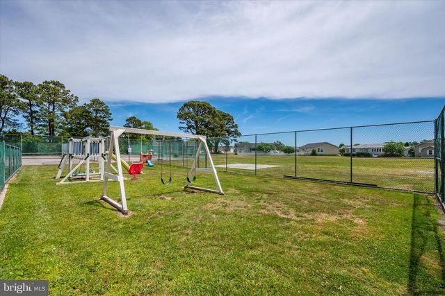 16 WINDSWEPT DR, Berlin, MD 21811