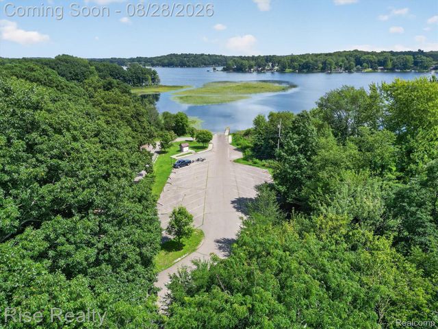 28817 Cedarama Drive, Porter Township, MI 49067
