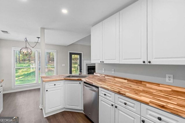 602 Overhill Drive, Woodstock, GA 30189