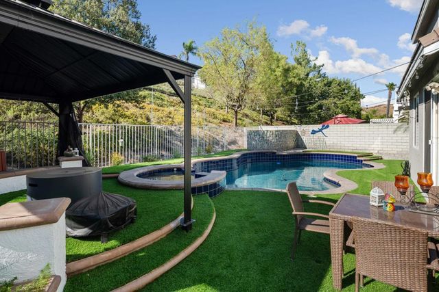 26089 Salinger Lane, Stevenson Ranch, CA 91381