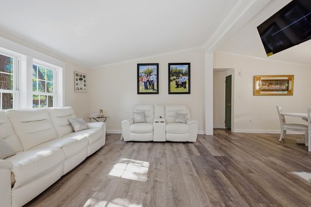 391 Di-Cindy Ln., Murrells Inlet, SC 29576