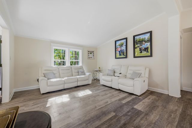 391 Di-Cindy Ln., Murrells Inlet, SC 29576