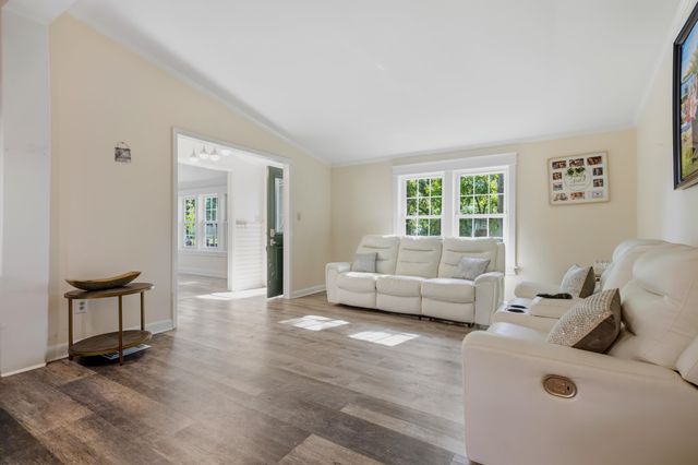 391 Di-Cindy Ln., Murrells Inlet, SC 29576