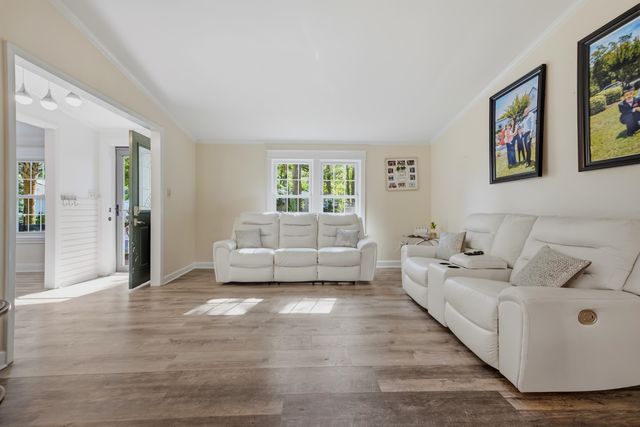 391 Di-Cindy Ln., Murrells Inlet, SC 29576