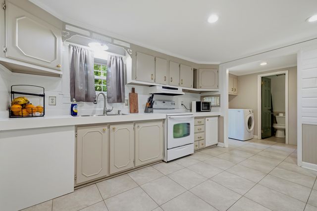 391 Di-Cindy Ln., Murrells Inlet, SC 29576