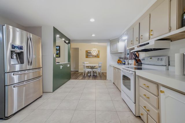 391 Di-Cindy Ln., Murrells Inlet, SC 29576