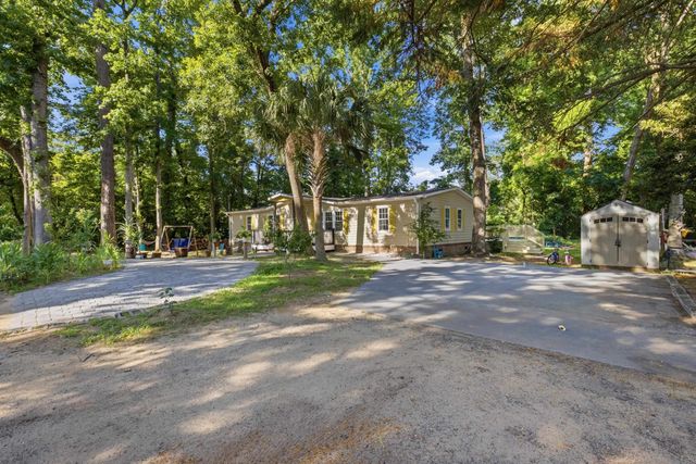 391 Di-Cindy Ln., Murrells Inlet, SC 29576