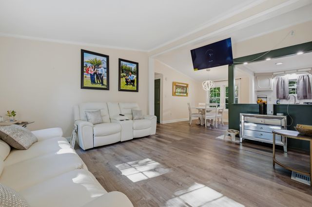 391 Di-Cindy Ln., Murrells Inlet, SC 29576