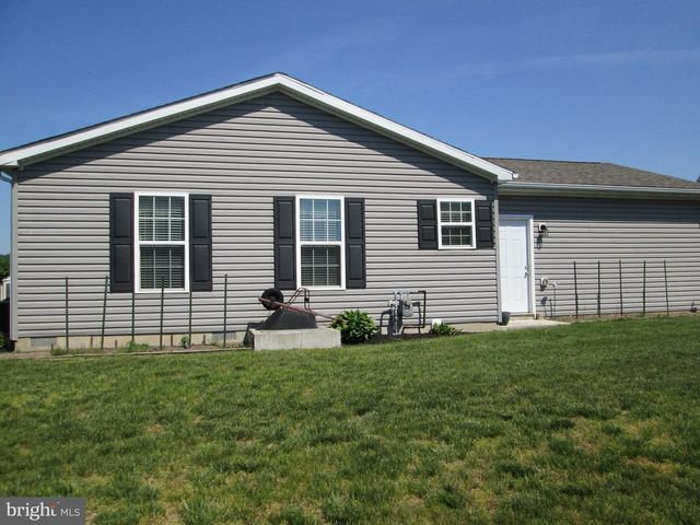 22 FINCH DR N, Bechtelsville, PA 19505
