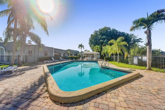 10550 W State Road 84 244, Davie, FL 33324