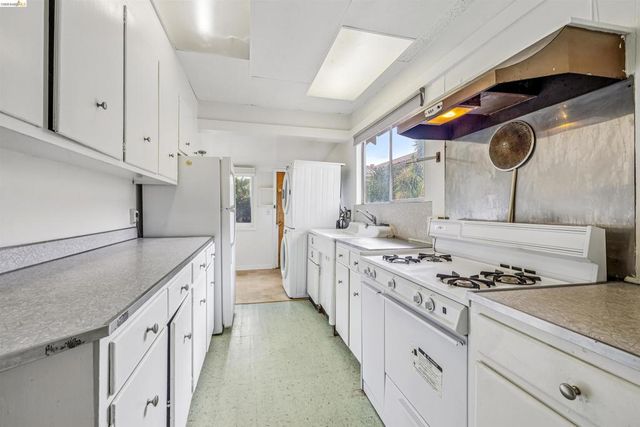 6502 Dana Street, Oakland, CA 94609