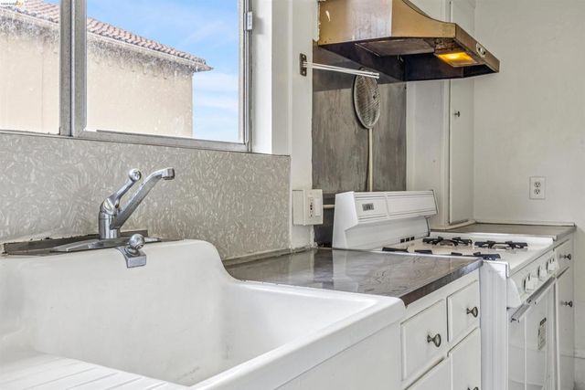 6502 Dana Street, Oakland, CA 94609