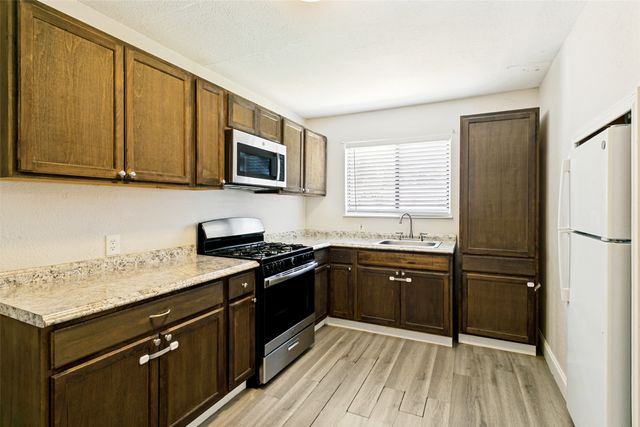 1640 Gill Street, Blue Mound, TX 76131