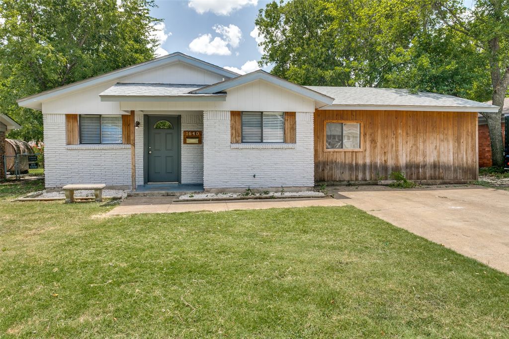 1640 Gill Street, Blue Mound, TX 76131