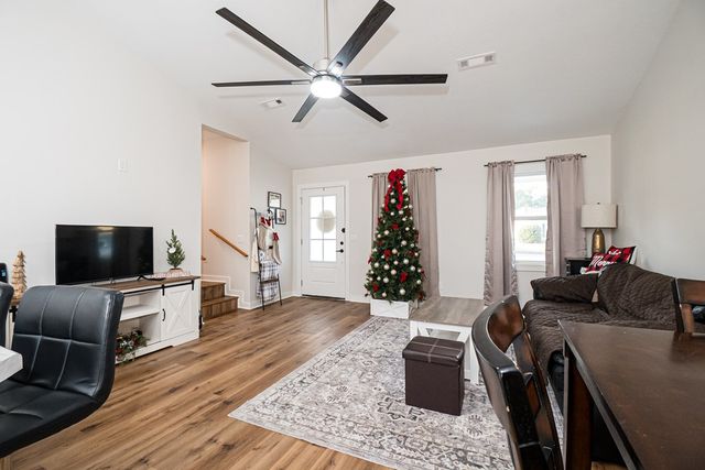 176 Foxbrier Drive, Ozark, AL 36360