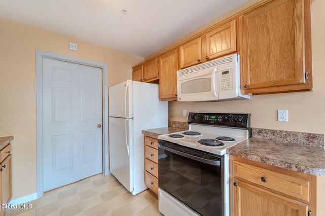 201 Cedar Run, Rensselaer, NY 12144