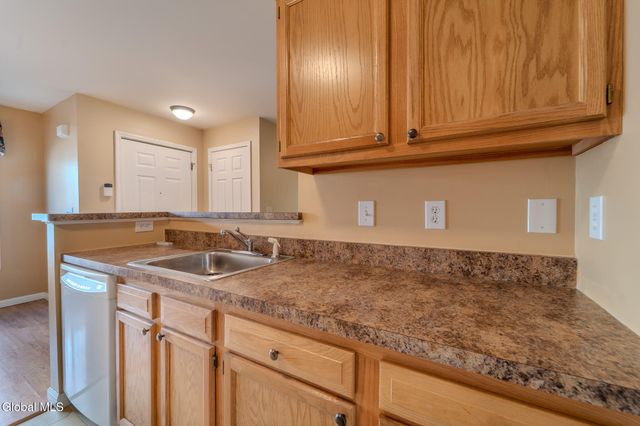 201 Cedar Run, Rensselaer, NY 12144