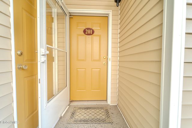 201 Cedar Run, Rensselaer, NY 12144