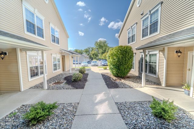 201 Cedar Run, Rensselaer, NY 12144