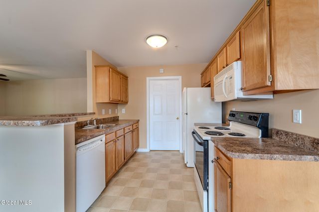 201 Cedar Run, Rensselaer, NY 12144