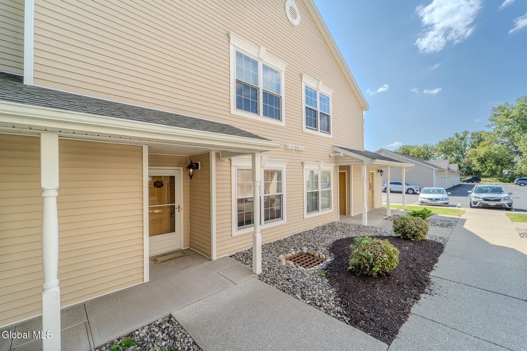 201 Cedar Run, Rensselaer, NY 12144