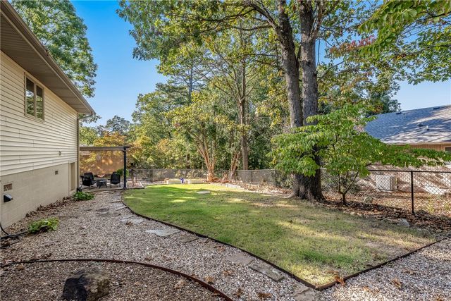 6 Banbury Lane, Bella Vista, AR 72714