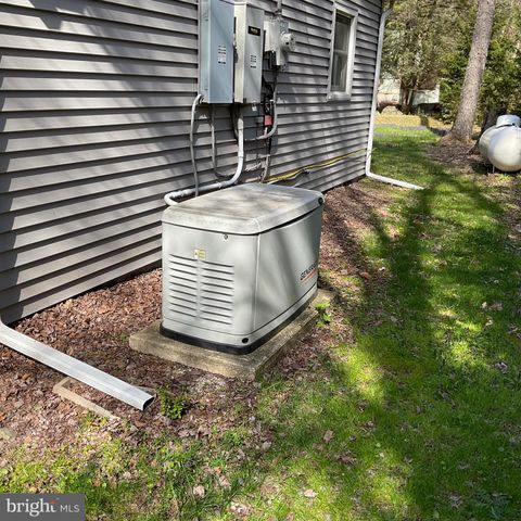 2181 TUSCARORA DR, Pocono Lake, PA 18347