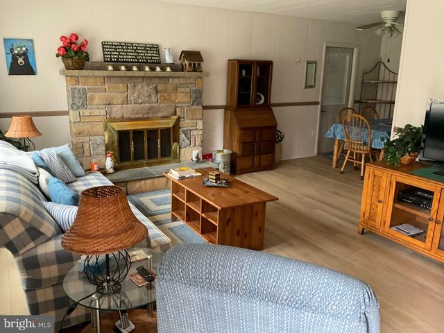 2181 TUSCARORA DR, Pocono Lake, PA 18347