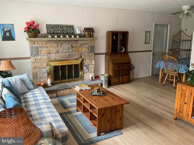 2181 TUSCARORA DR, Pocono Lake, PA 18347