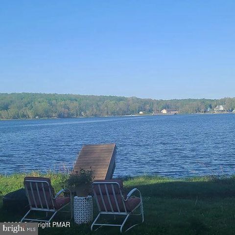 2181 TUSCARORA DR, Pocono Lake, PA 18347