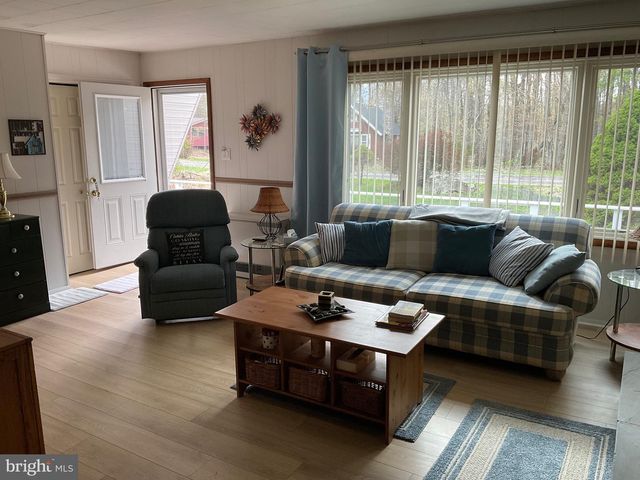 2181 TUSCARORA DR, Pocono Lake, PA 18347