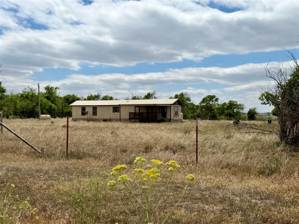 Image 1 of property listing at 11395 N 1760 Road, Sayre, OK 73662