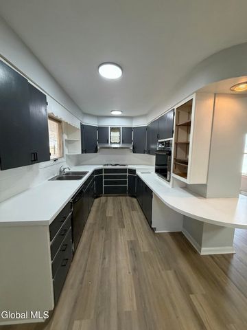 27 N McNab Avenue, Gloversville, NY 12078