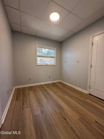 27 N McNab Avenue, Gloversville, NY 12078