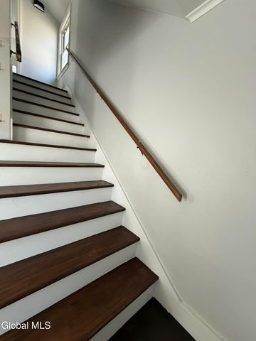 27 N McNab Avenue, Gloversville, NY 12078