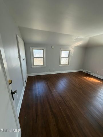 27 N McNab Avenue, Gloversville, NY 12078