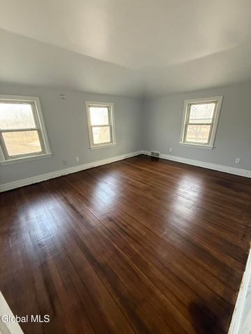 27 N McNab Avenue, Gloversville, NY 12078