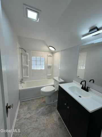 27 N McNab Avenue, Gloversville, NY 12078