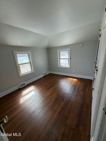 27 N McNab Avenue, Gloversville, NY 12078