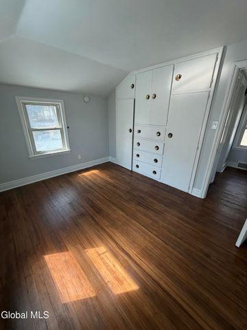 27 N McNab Avenue, Gloversville, NY 12078