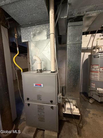 27 N McNab Avenue, Gloversville, NY 12078