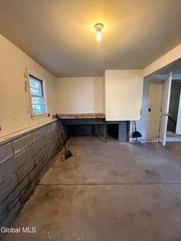 27 N McNab Avenue, Gloversville, NY 12078