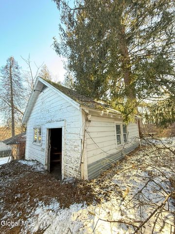 27 N McNab Avenue, Gloversville, NY 12078