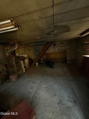 27 N McNab Avenue, Gloversville, NY 12078