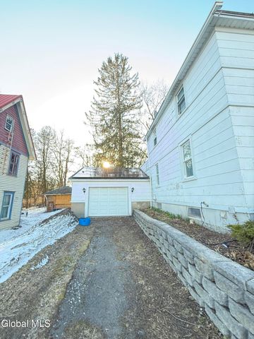 27 N McNab Avenue, Gloversville, NY 12078